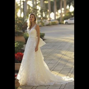 Brand new Randy Fenoli wedding gown